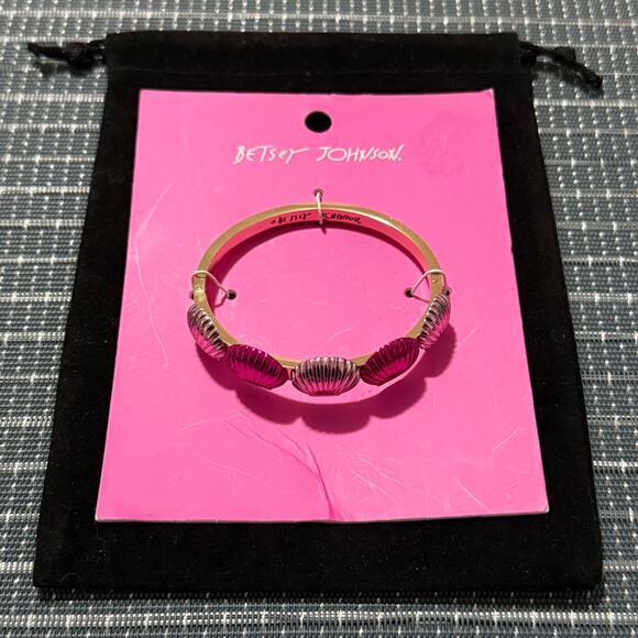NEW | Betsey Johnson | Pink Seashell Hinged Bangle Bracelet - Picture 4 of 5